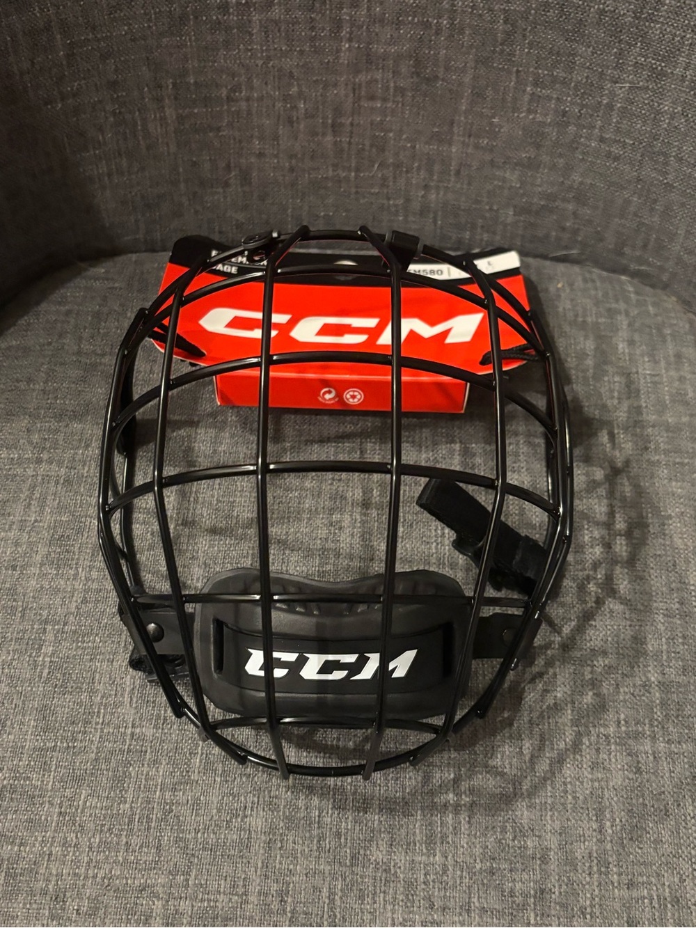 CCM FM580 Hockey Face Mask Cage Senior Medium Black New with Hardware